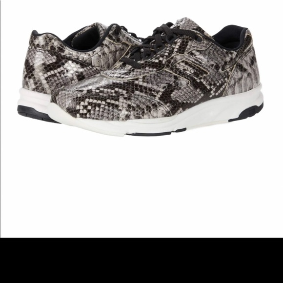 New! SAS -San Antonio Shoes-“Mamba Tour ll Snake Print Sneakers/size 8 - Picture 1 of 12